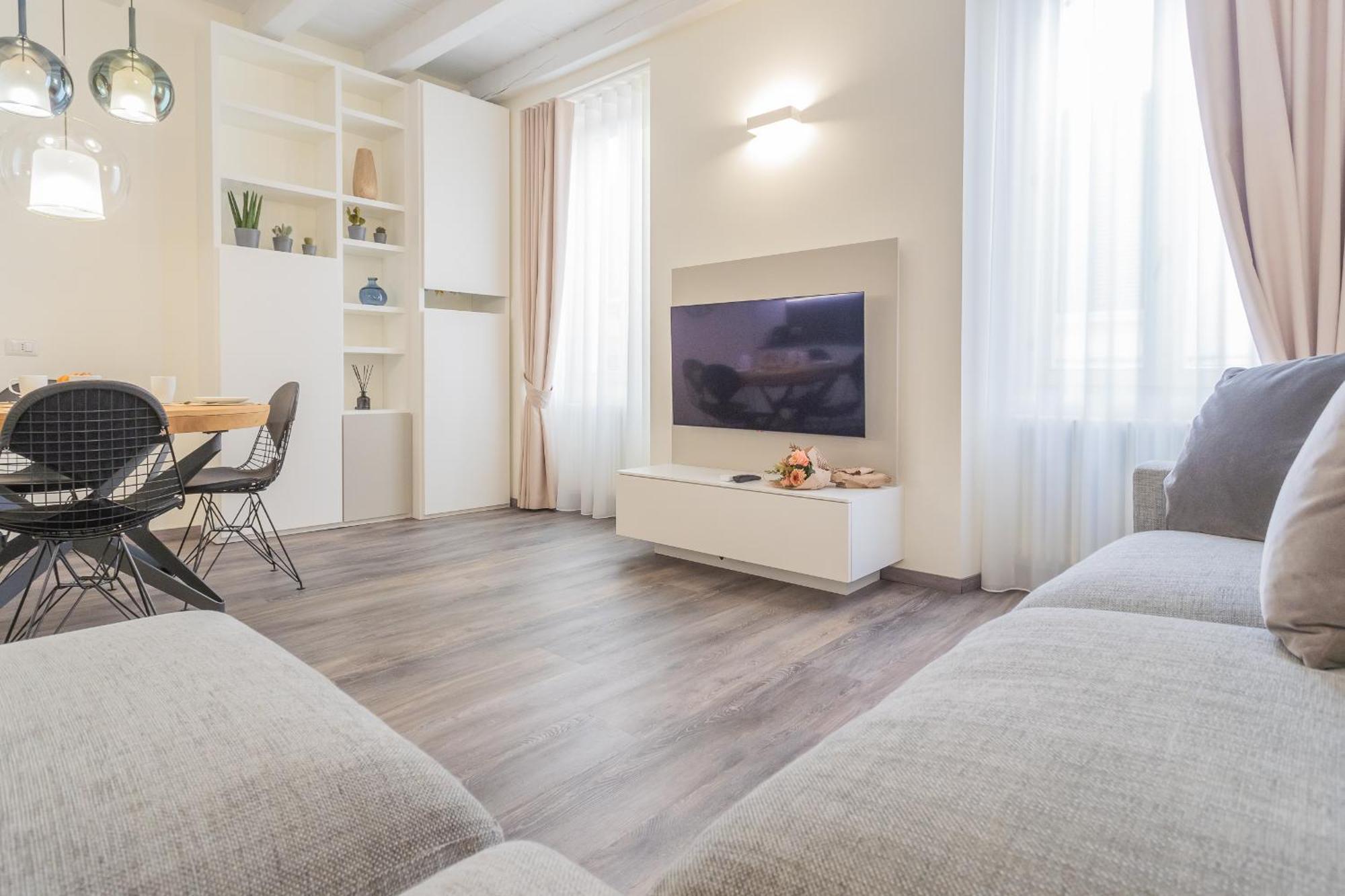 Modern & Stylish In By Rent * Côme